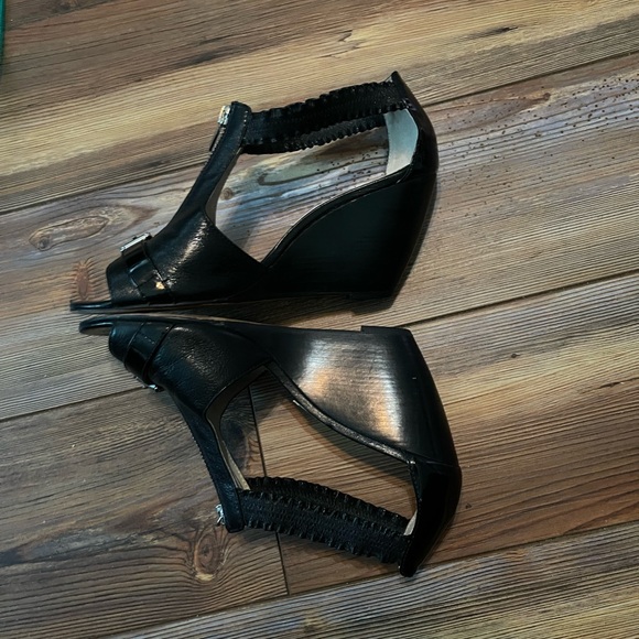 Michael Kors Moxley Leather Zipper Buckle Wedge Heel Shootie Sandals - Picture 6 of 9